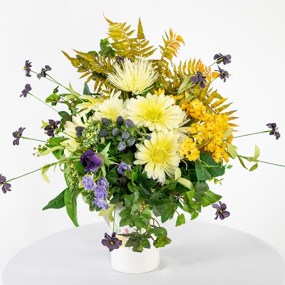 artificial flower arrangement with daisies